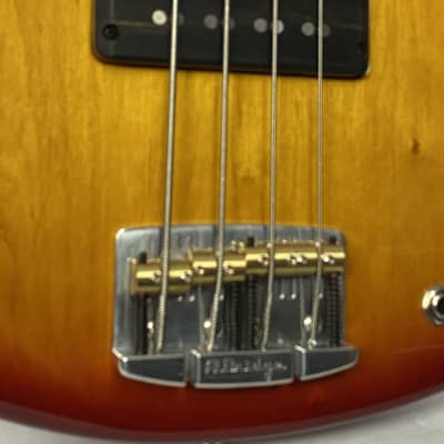 Form Factor Audio Wombat 4 String 34" Scale Fretless Bass Cherry Burst image 6