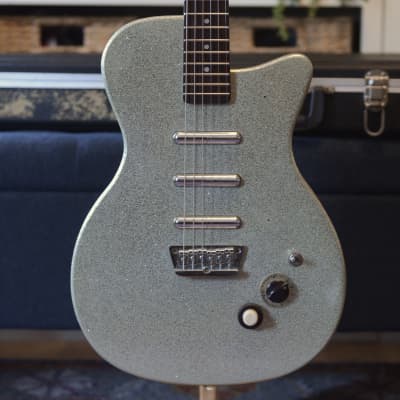 Danelectro 56-U3 スパークルグリーン Danelectro 56-U3 Reissue Turquoise Sparkle 2002 Korea