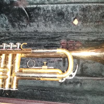 Yamaha YTR-232 Trumpet, Japan, Brass with case and mouthpiece image 8