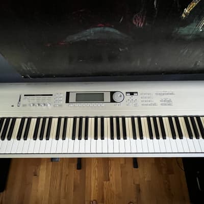 Korg Triton LE 88-Key 62-Voice Polyphonic Workstation - Silver