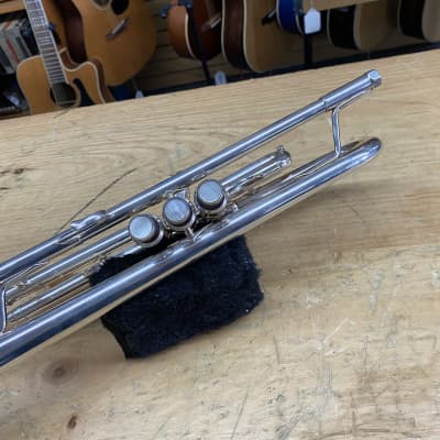 Bach Stradivarius Model 37 ML Trumpet w/ Case and Bach 5C Mouthpiece image 13
