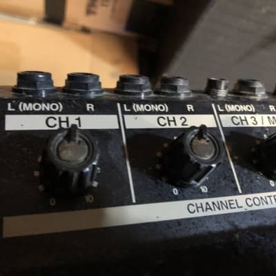 Roland KC-500 4-Channel 150-Watt 1x15