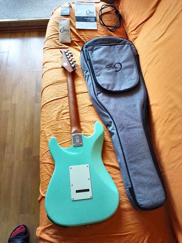 Mooer GTRS S800 Surf Green With Integrated Audio Interface