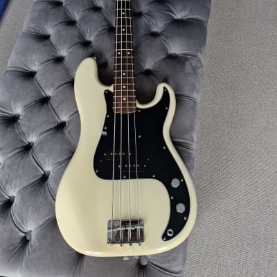 Fender PB-70 Precision Bass Reissue MIJ