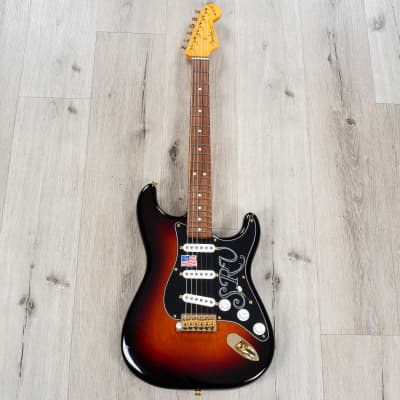 Fender Stevie Ray Vaughan Stratocaster Guitar, Pau Ferro Fretboard, 3-Color Sunburst image 3