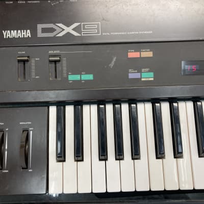 Yamaha DX9 Programmable Algorithm Synthesizer 1983 - Black image 2