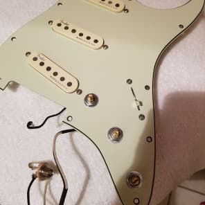 Fender Stratocaster Gen 4 Noiseless  Pickups N4  Cream Pickguard Assembly image 2
