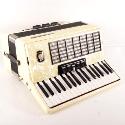 TOP German Made Quality Piano Accordion Weltmeister Stella 60 bass, 8 reg.+Original Hard Case&Straps image 5