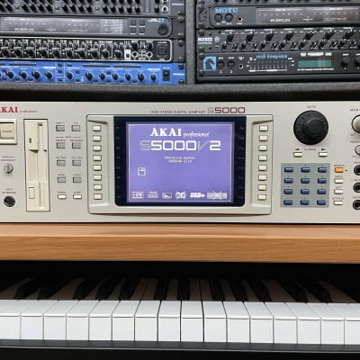 Akai S5000 with USB, Effects, 128 Voices, 256MB RAM, 16 Outputs