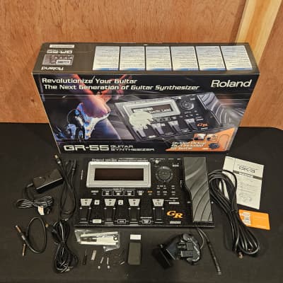 Roland GR-55GK-BK Roland GR-55 Guitar Synthesizer with GK-3 Pickup