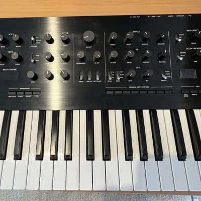 Korg Prologue 8 Polyphonic 49-Key 8-Voice Analog Synthesizer 2018 - Present - Black/Wood