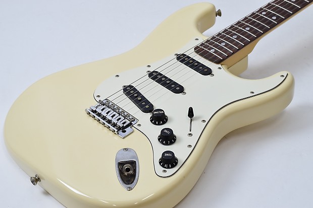 Fender Japan ST72-YM Scalloped (Yngwie Malmsteen - Ritchie Blackmore Specs)  Vintage White