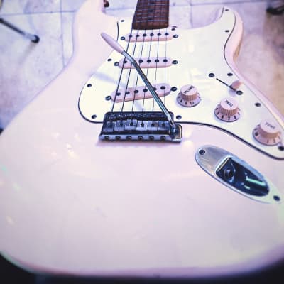 Fender Jimi Hendrix Artist Series Tribute Stratocaster 1997 - 2000 - Olympic White image 3