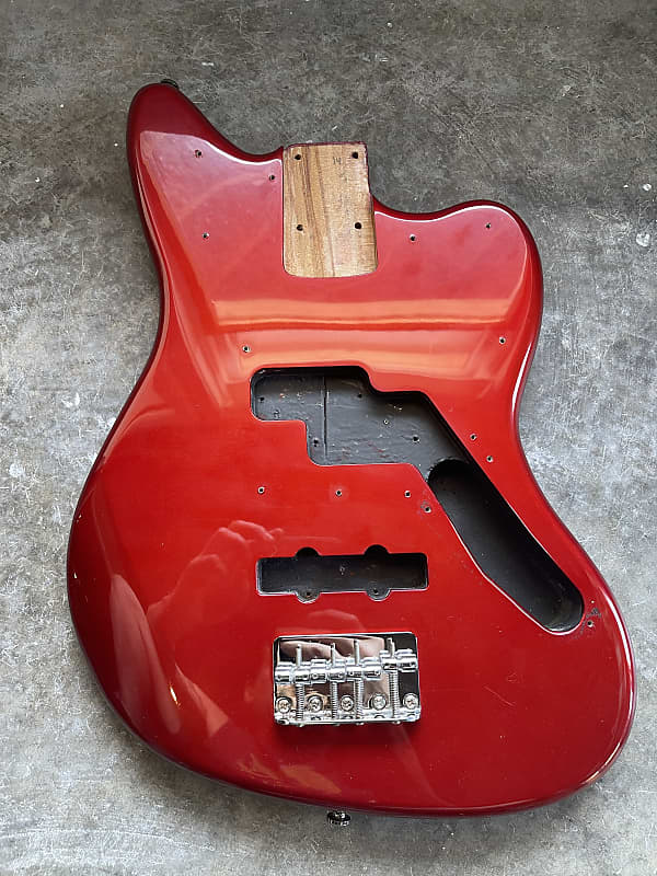 Squier Jaguar Bass Short Scale Body Reverb