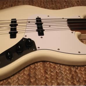 Fender Jazz Bass Fretless 1984-1987 Olympic White image 2