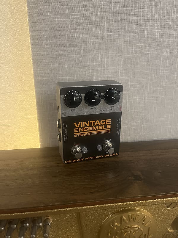 Mr. Black Stereo Vintage Ensemble