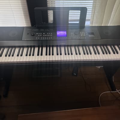 Yamaha DGX-650 2010s - Black