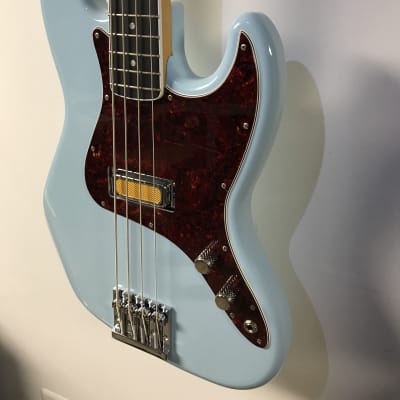 Fender Jazz Bass Gold Foil 2023 - Daphne Blue image 3