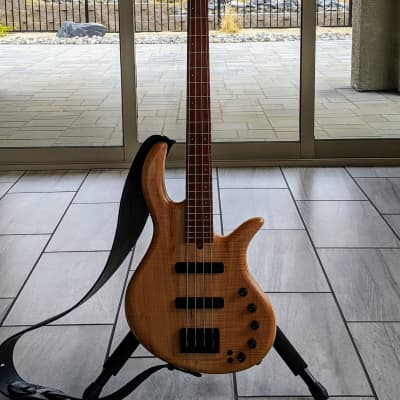 2021 Elrick Gold Series e-volution 32" Medium Scale 4-String Bass. Super Mint! Amazing Bass & Price! image 6