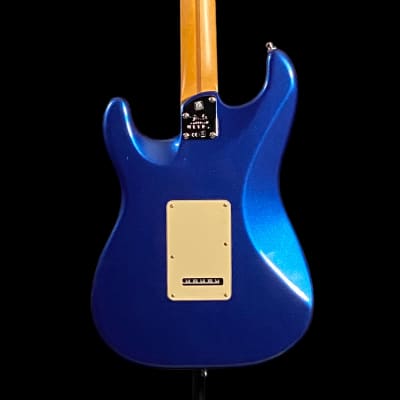 Fender American Ultra Stratocaster HSS - Cobra Blue w/Rosewood Fingerboard image 6