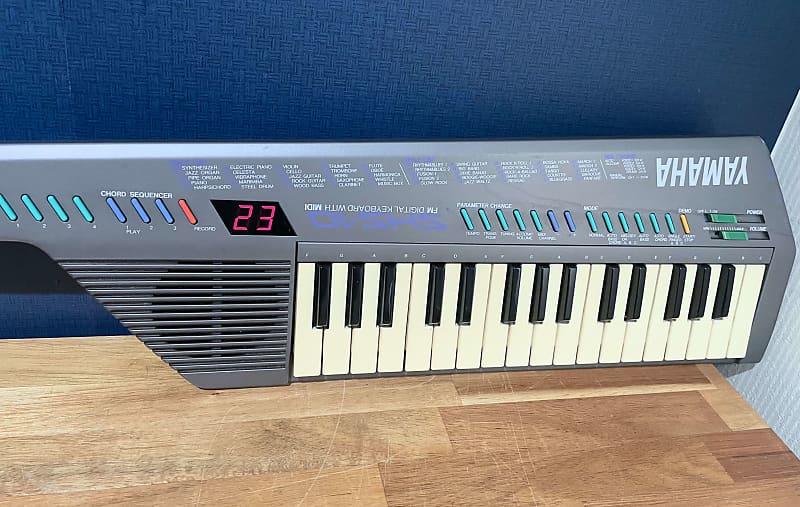 ヤマハ SHS-10 R Yamaha SHS-10 R Red FM Digital Shoulder Key MIDI Synthesizer