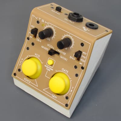 Skychord Glamour Box analog noise/drone synth | Reverb