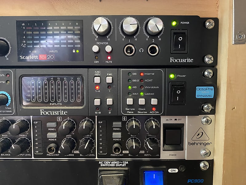 Focusrite OctoPre MkII Dynamic 8-Channel Mic Preamp with Compressors and  ADAT Digital Outputs | Reverb