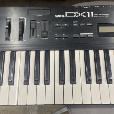 Yamaha DX11 Programmable Algorithm Synthesizer 1988 - Black image 2
