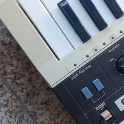 Casio MT-70 Casiotone 49-Key Synthesizer | Reverb