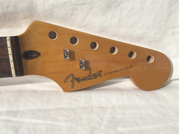Fender Modern Player Stratocaster Rosewood Neck 9.5