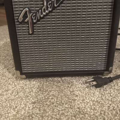 Fender Frontman 15B Guitar Bass Combo Amp Amplifier, 6.5” Speaker