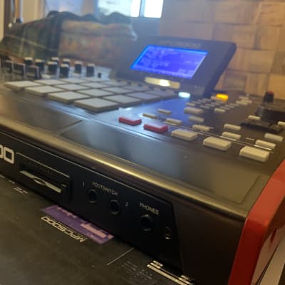 Akai MPC5000 Fully UPGRADED 192RAM+ CD/DVD + HD+ OS 2 + ORIGINAL BOX & MANUAL excellent conditions beautiful custom red sides image 7