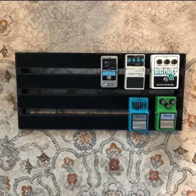 Bought a cutting board and some Velcro and put together my first pedal board.  : r/guitarpedals