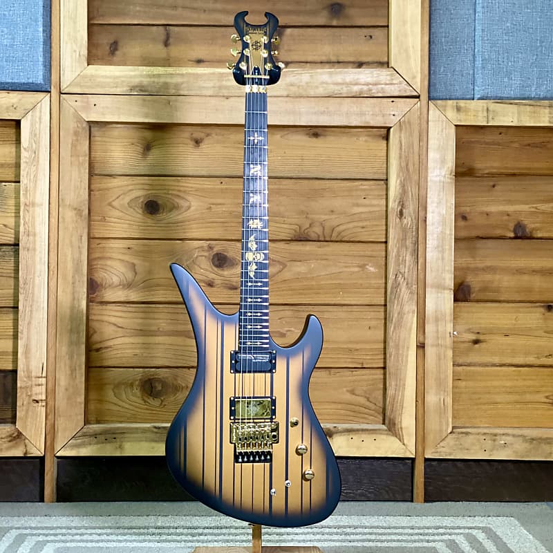 シェクター Synyster Gates Custom-S Synyster Gates' Dark Masterpiece: Schecter Synyster Custom-S