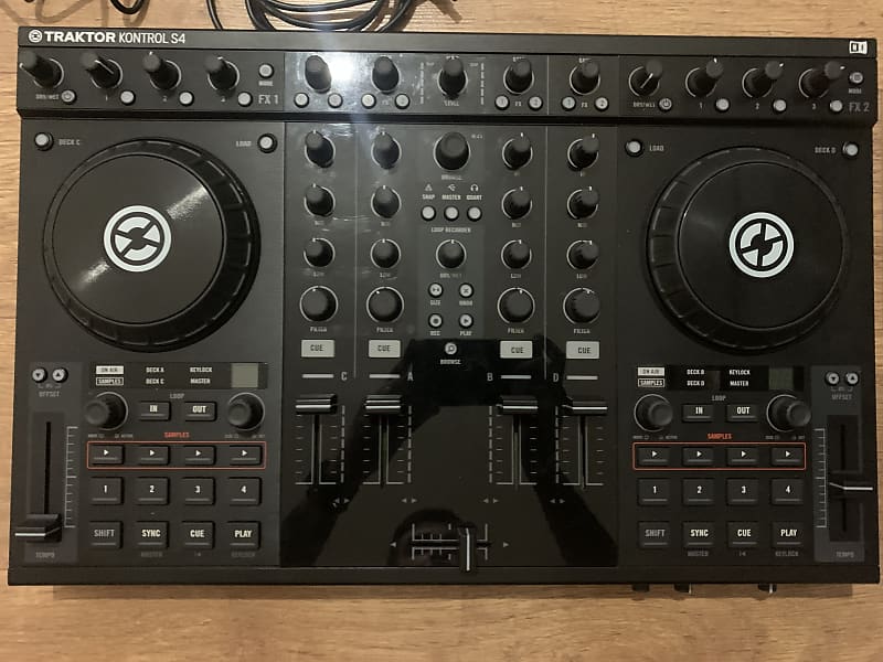 Native Instruments Traktor Kontrol S4 MK1 + Original Traktor