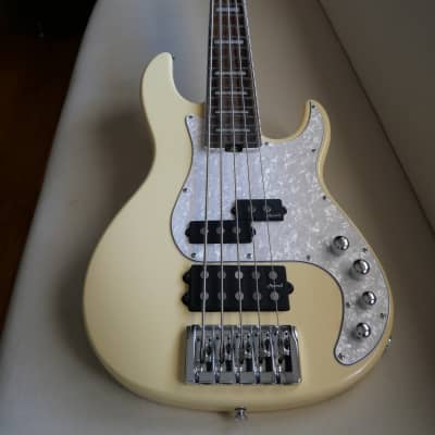 ベース Harley Benton Enhanced MP-5EB Creme 539089.jpg