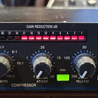 dbx 1066 Dual-Channel Compressor / Limiter / Gate | Reverb