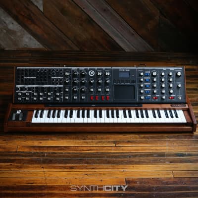 Moog Minimoog Voyager XL 61-Key Monophonic Synthesizer w/ Anvil Road Case