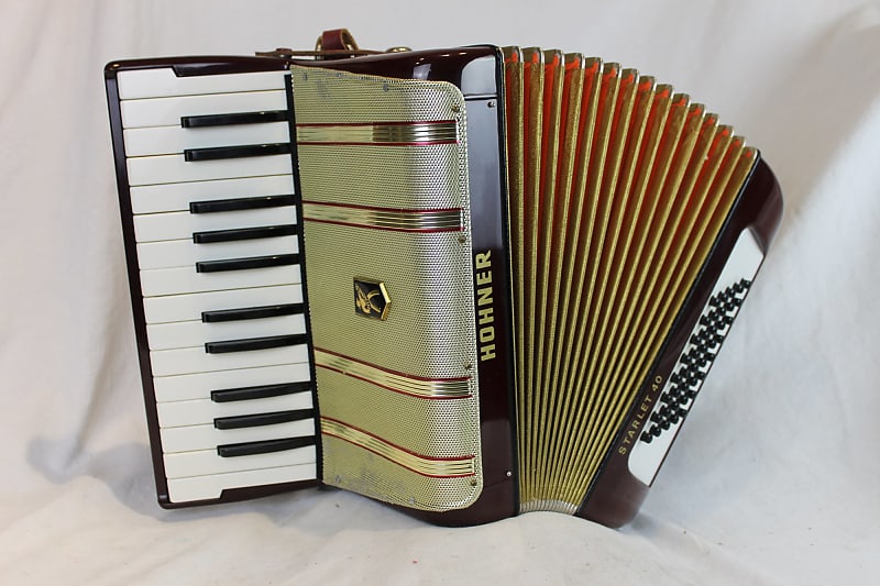 5521 - Red Gold Hohner Starlet 40 Piano Accordion MM 26 40 image 1