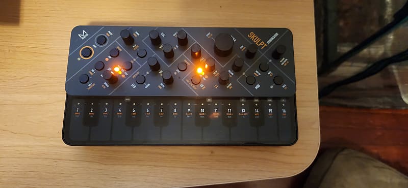 Modal electronics SKULPT シンセサイザー Modal Electronics Skulpt SE Portable 4 Voice Virtual Analog