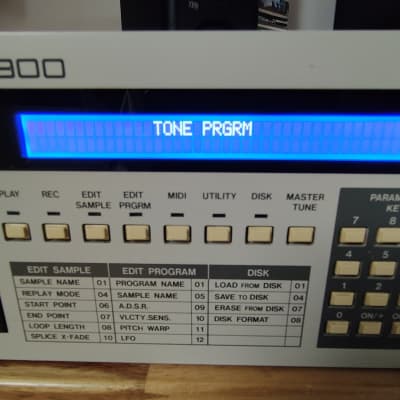 Akai S900 MIDI Digital Sampler 1986 - White