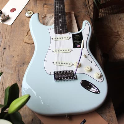 FENDER "American Vintage II 1965 Stratocaster, Round-Lam Rosewood Fingerboard, Sonic Blue" HARDCASE, 3, 69 KG image 4