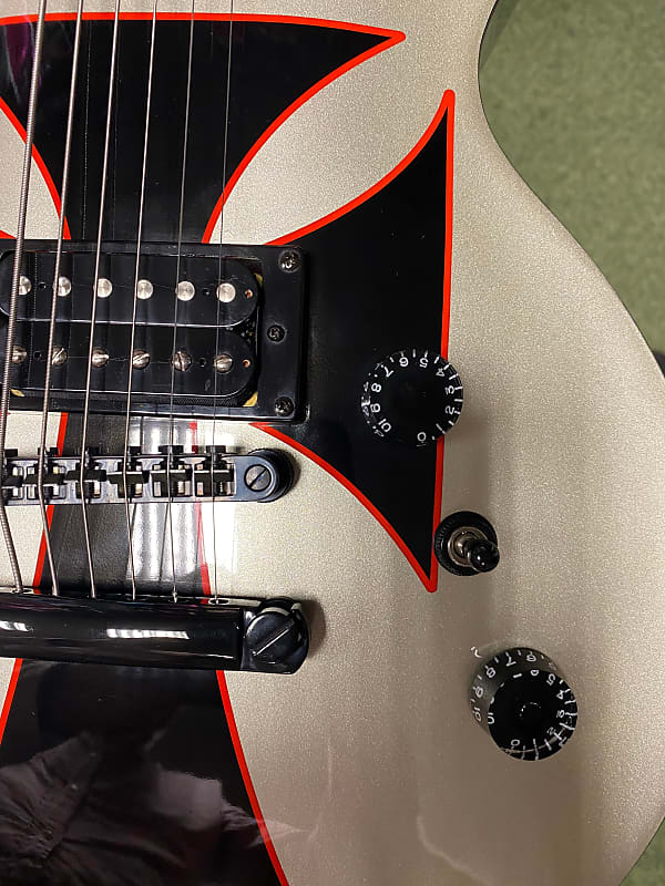 Epiphone Standard ENLB Les Paul Baritone guitar Iron Cross