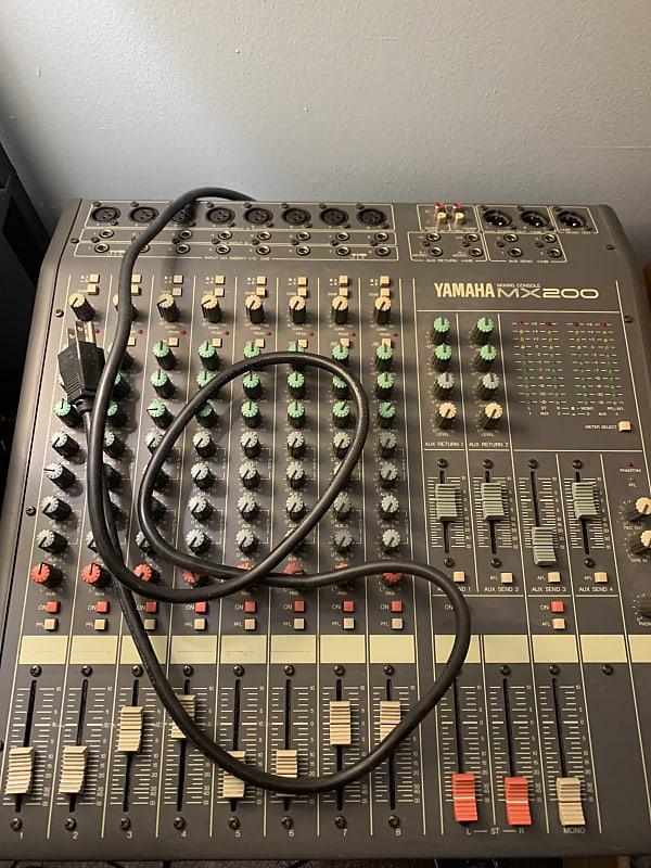 Yamaha mx200 8 channel mixer