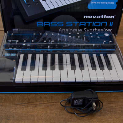 Novation Bass Station II 25-Key Monophonic Synthesizer with Decksaver Cover