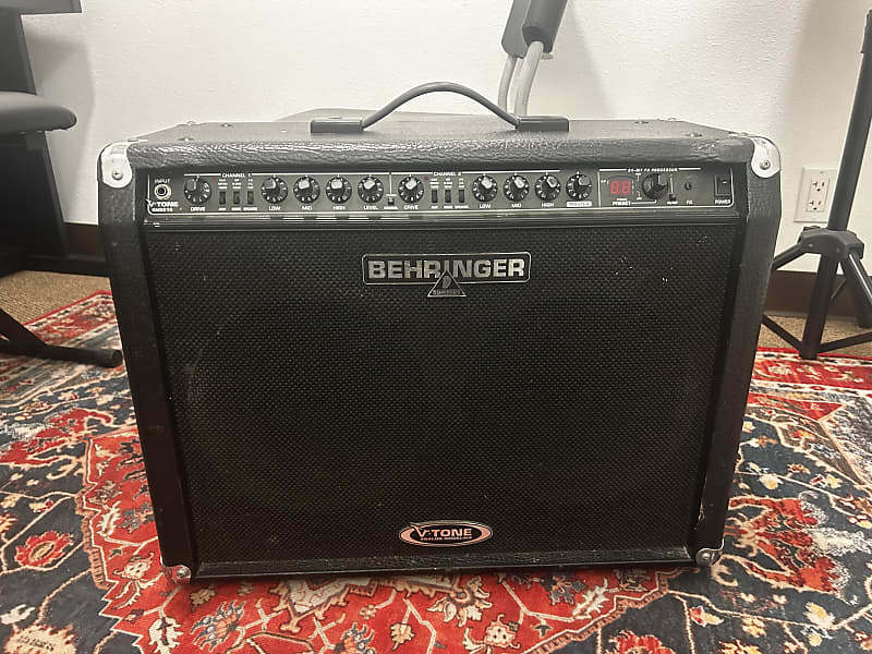 Behringer V tone Analog modeling 2000s with footswitch Reverb