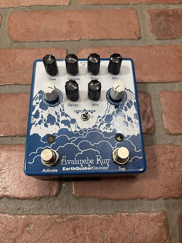EarthQuaker Devices Avalanche Run Stereo Reverb & Delay with Tap Tempo V2