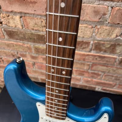 Squier by Fender Classic Vibe '60s Stratocaster Lake Placid Blue Excellent image 10