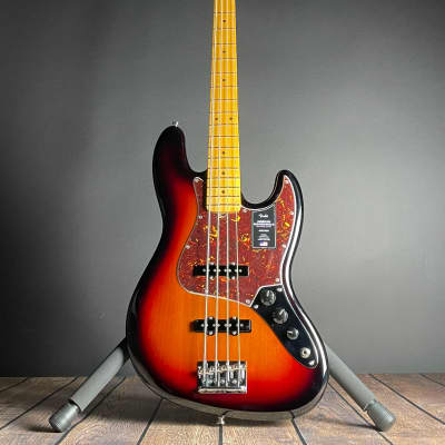 Fender American Professional II Jazz Bass, Maple- 3-Color Sunburst (US23117647) image 6