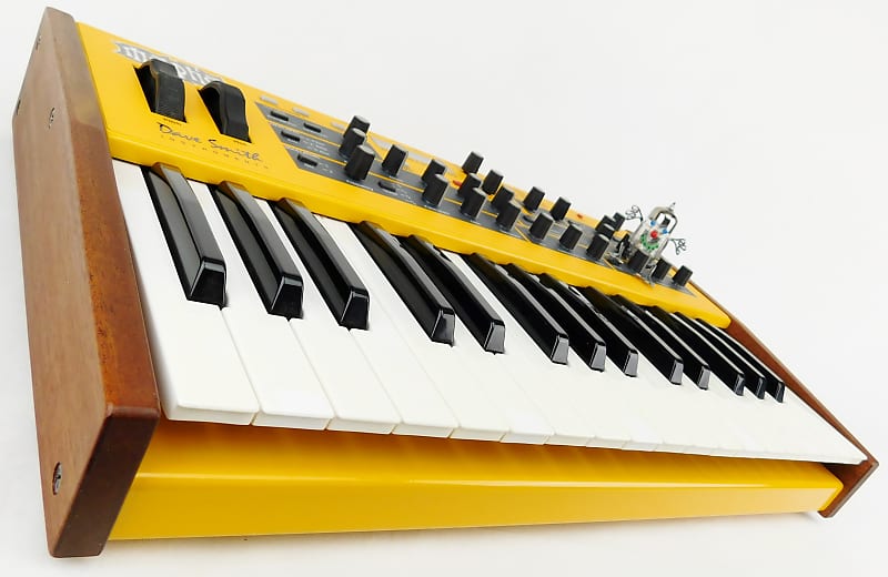 Dave Smith Instruments Mopho 32-Key Monophonic Synthesizer